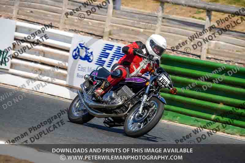 Vintage motorcycle club;eventdigitalimages;mallory park;mallory park trackday photographs;no limits trackdays;peter wileman photography;trackday digital images;trackday photos;vmcc festival 1000 bikes photographs